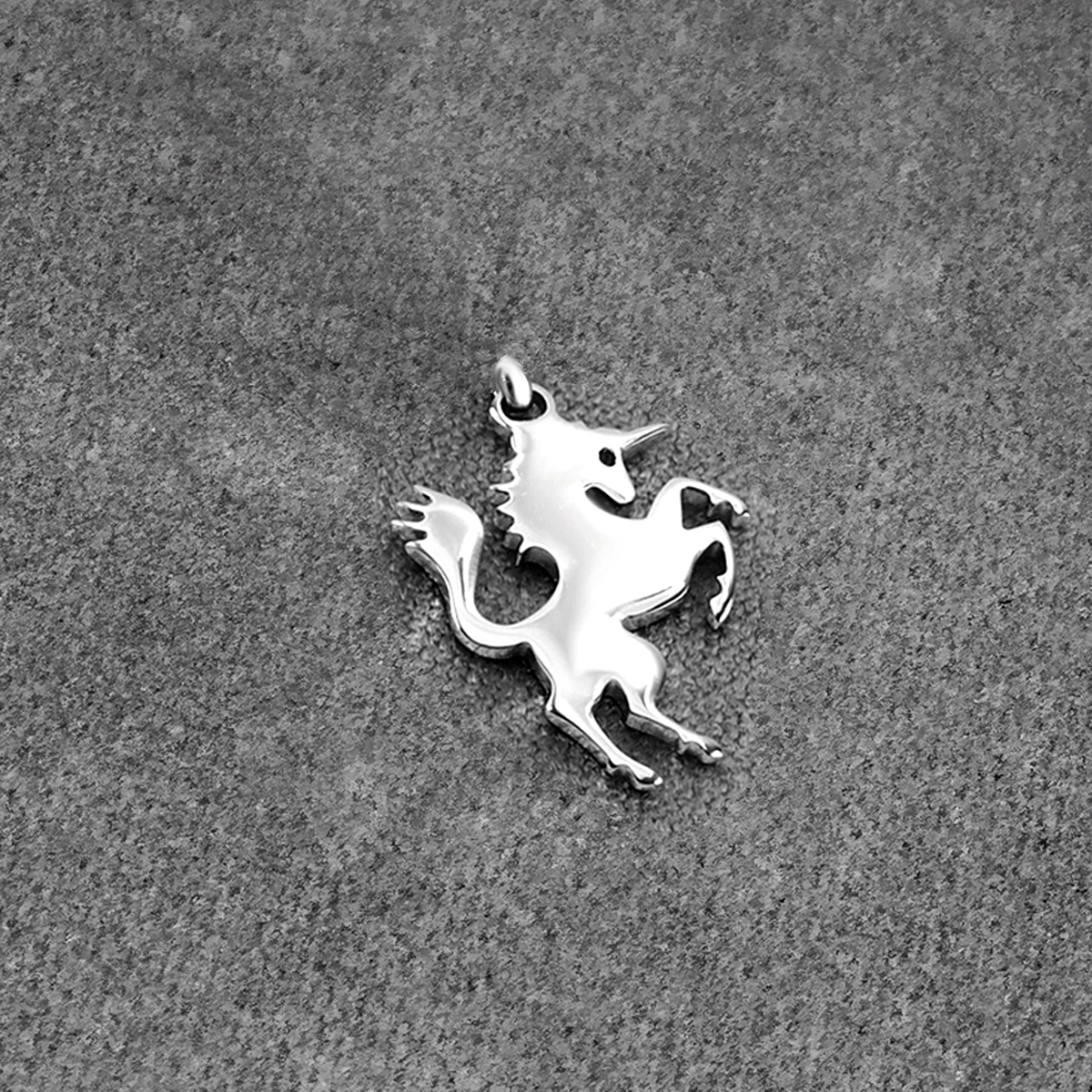 1246Z Unicorn boynuzlu at çelik kolye  25 x 20 mm