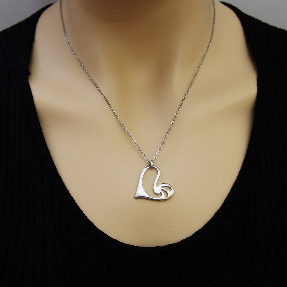 526Z Kalp çelik kolye  24 x 24 mm
