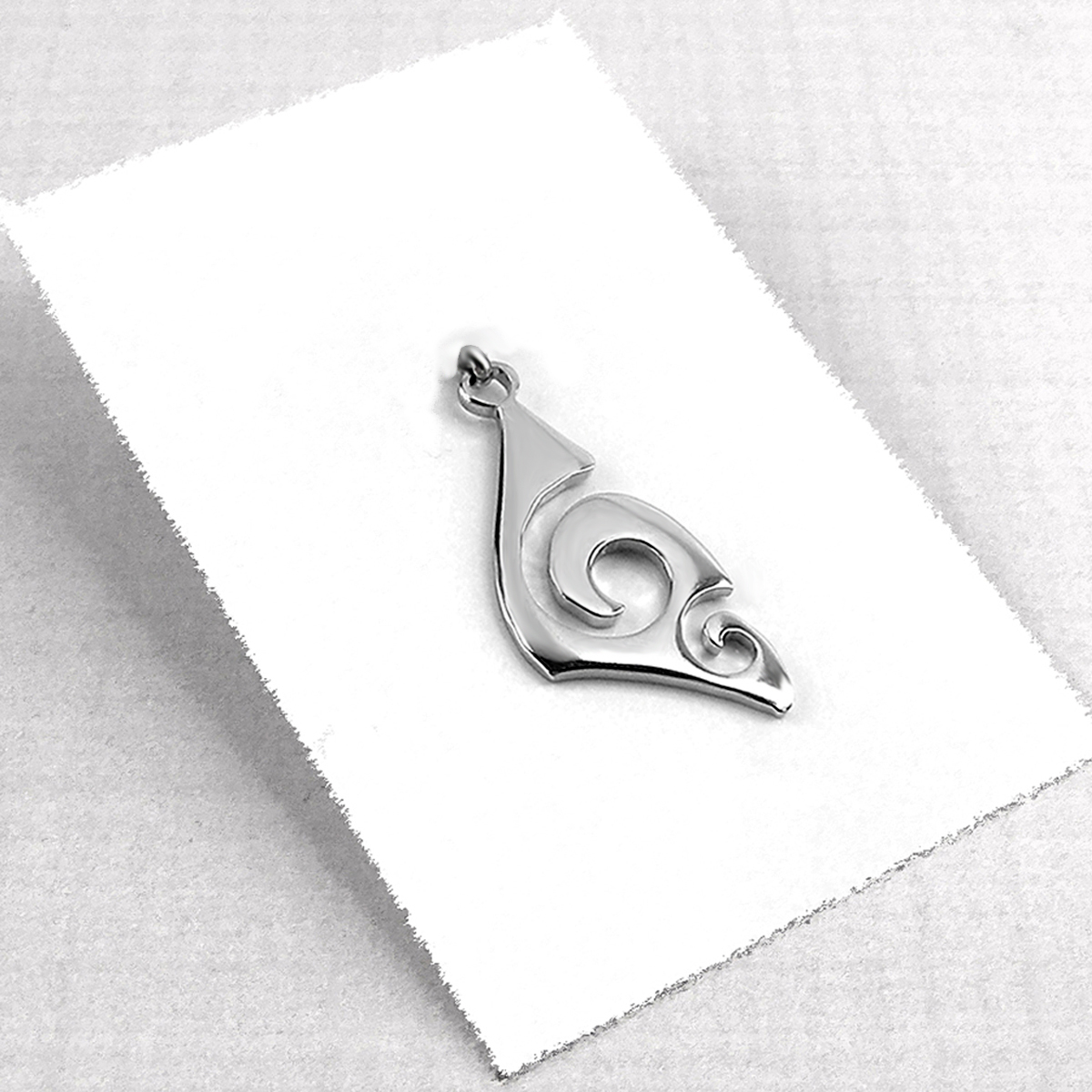 796Z Yaprak çelik kolye  32 x 17  mm