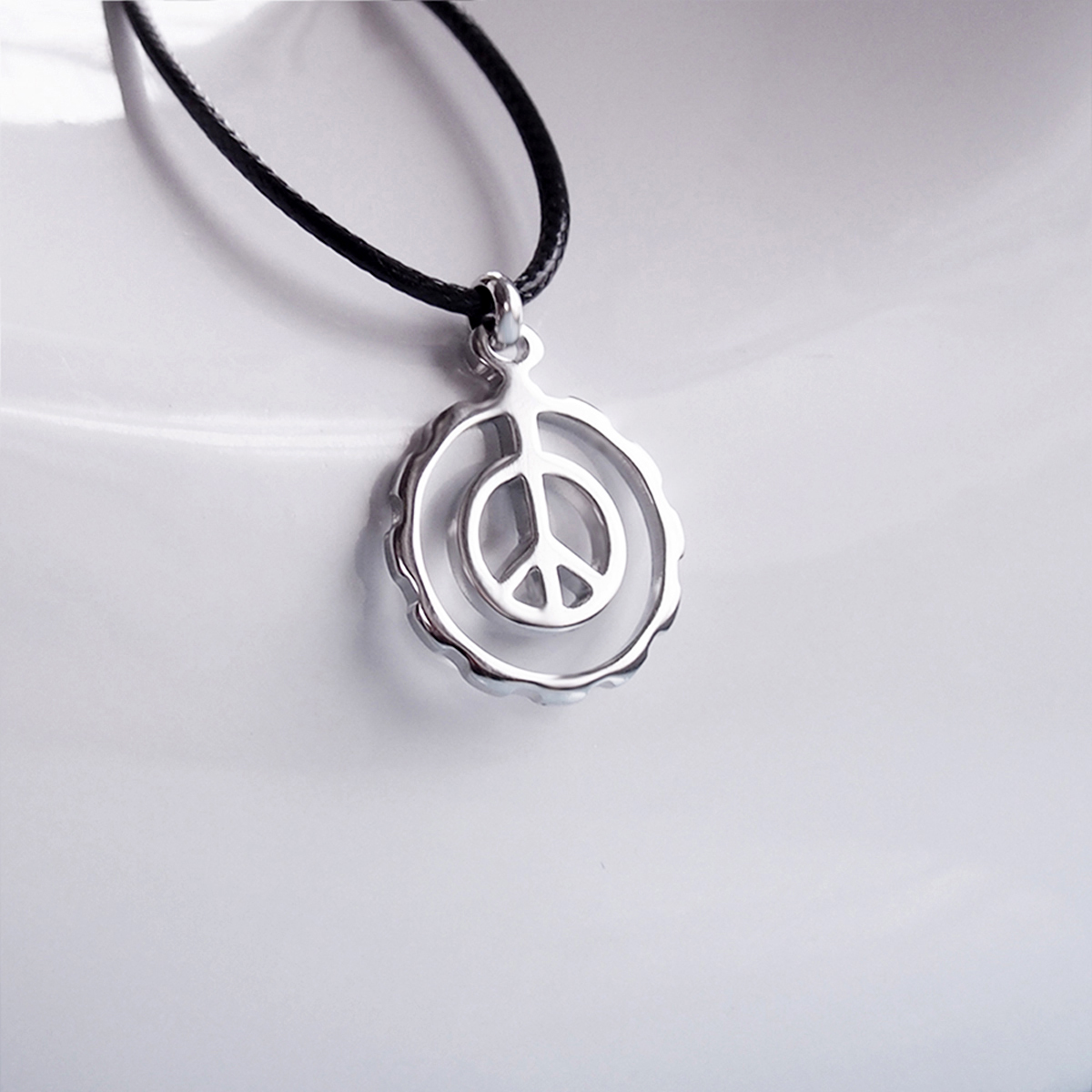 964KU Peace-barış çelik kolye   20 x 20 mm